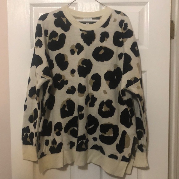 Mudpie brand Leopard 🐆 print crew neck pull over sweater. Size large. Baggy. - Picture 1 of 6